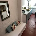 Les Petits volets Maison à 100m de la mer Casa de Férias *