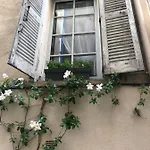 Les Petits volets Maison à 100m de la mer Casa de Férias
