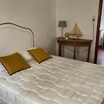 Les Petits volets Maison à 100m de la mer Casa de Férias