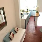 Casa de Férias Les Petits volets Maison à 100m de la mer Antibes