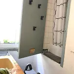 Les Petits volets Maison à 100m de la mer Casa de Férias *