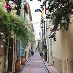 Les Petits volets Maison à 100m de la mer Casa de Férias