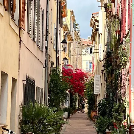 Casa de Férias Les Petits volets Maison à 100m de la mer Antibes