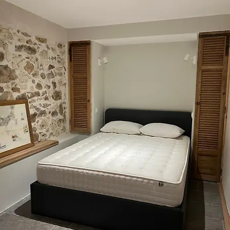 Les Petits volets Maison à 100m de la mer Casa de Férias *